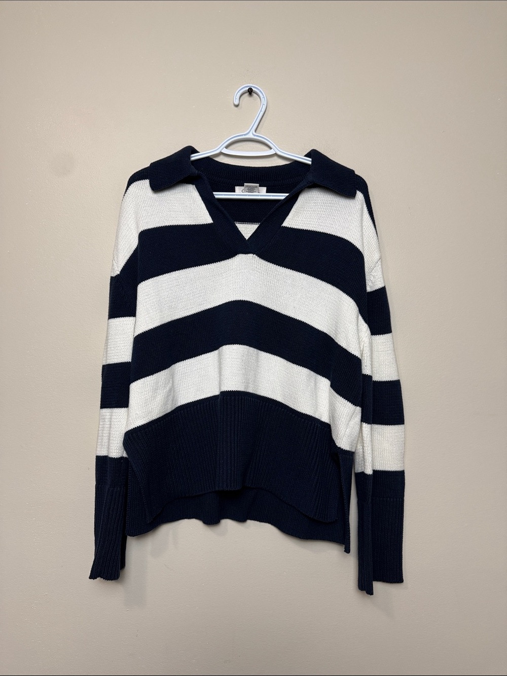 Jessica Simpson Navy and White Striped V‑Neck Sweater size L